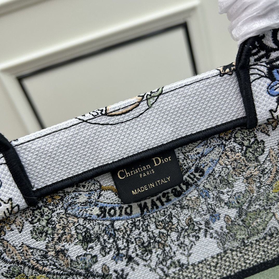 Large D10r BOOK TOTE WHITE MULTICOLOR TOILE DE JOUY MEXICO EMBROIDERY 16.5 x 14 x 7.5 inches