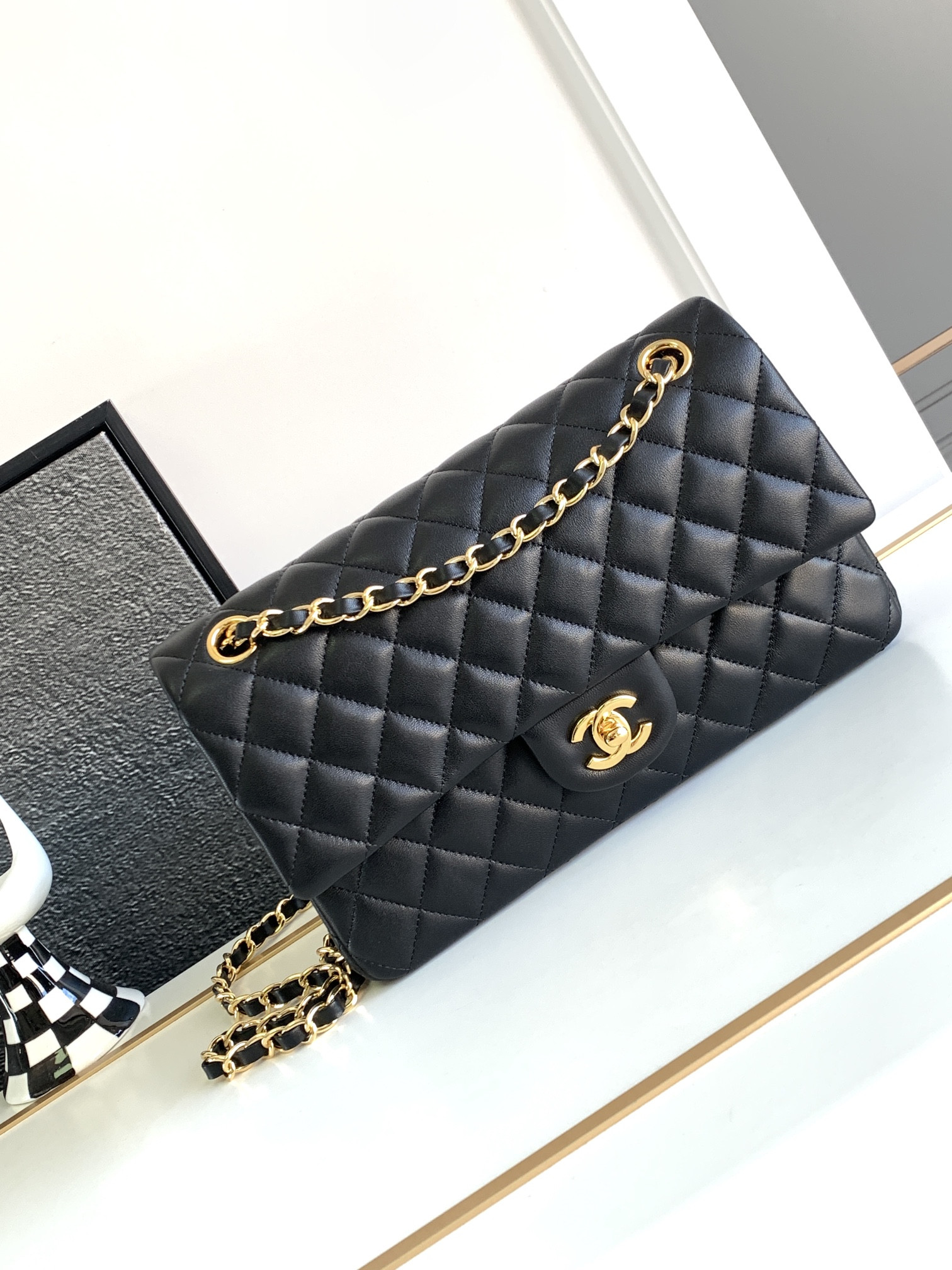 Ch**el CLASSIC HANDBAG LAMBSKIN & GOLD-TONE METAL BLACK 15.5 x 25.5x6.5cm