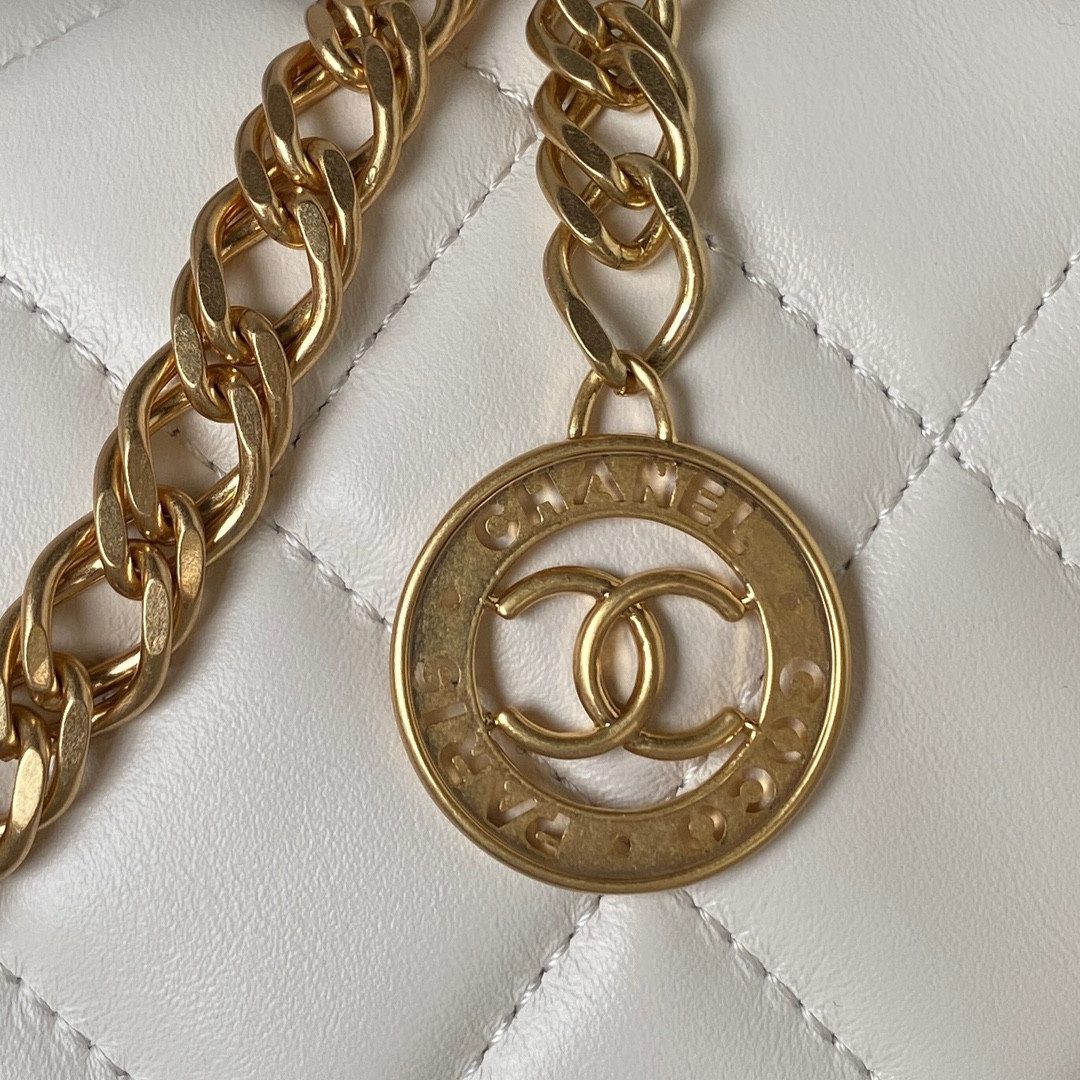 Ch**el SMALL CLASSIC HANDBAG GRAINED SHINY CALFSKIN & Gold-TONE METAL white 5.7 × 9 × 2.3 IN