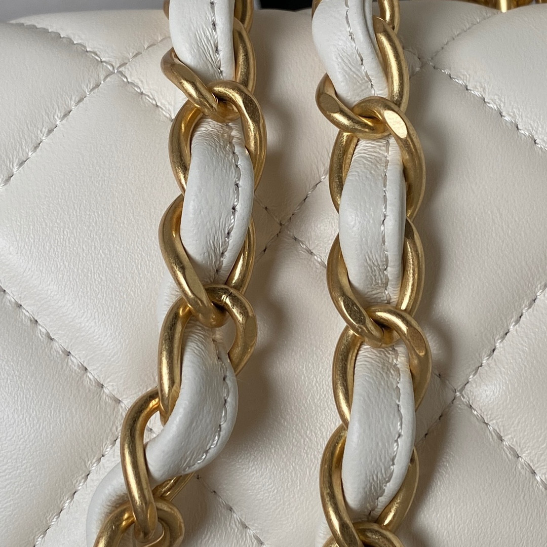 Ch**el SMALL CLASSIC HANDBAG GRAINED SHINY CALFSKIN & Gold-TONE METAL white 5.7 × 9 × 2.3 IN