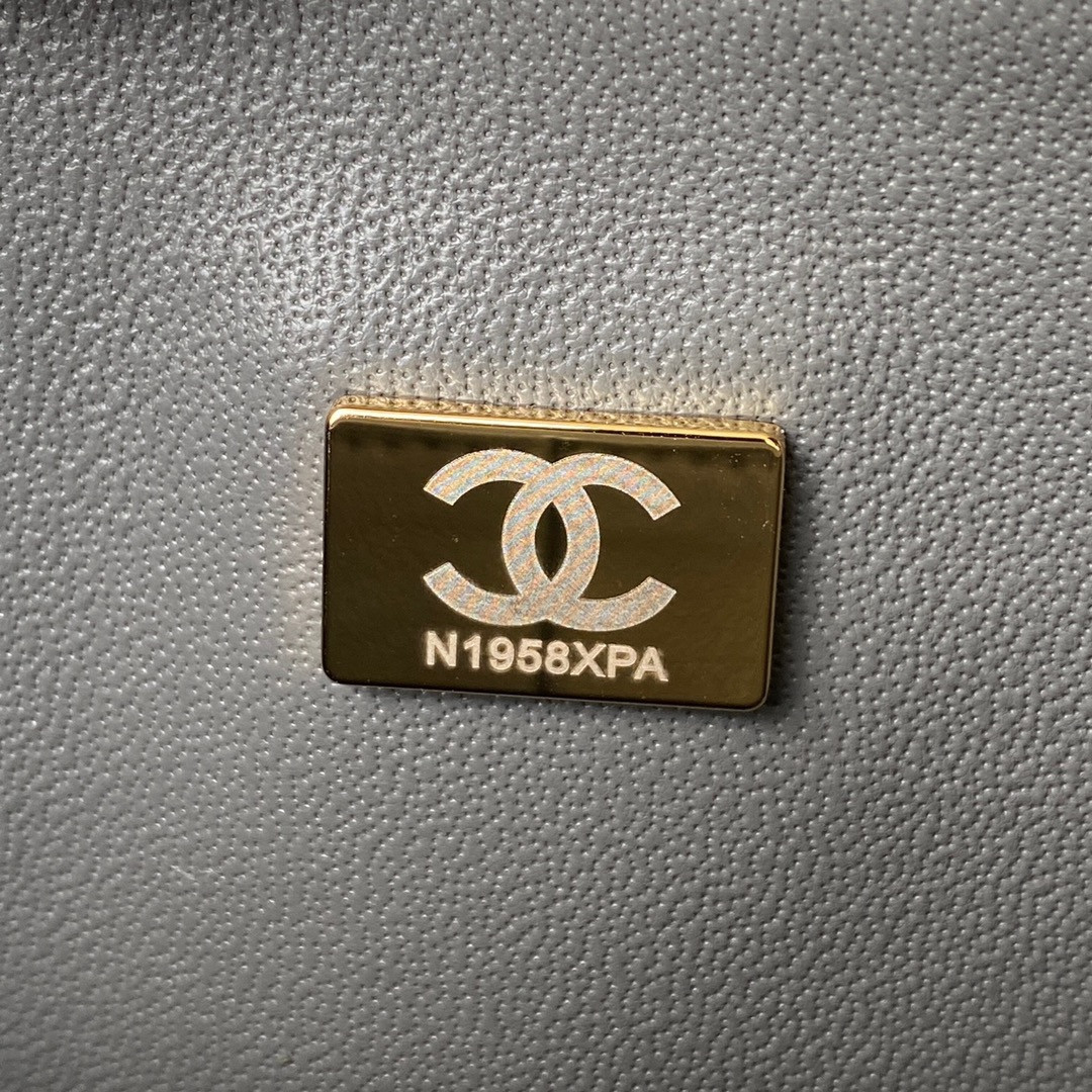 Ch**el SMALL CLASSIC HANDBAG Grained SHINY Calfskin & Gold-Tone Metal Gray 5.7 × 9 × 2.3 in