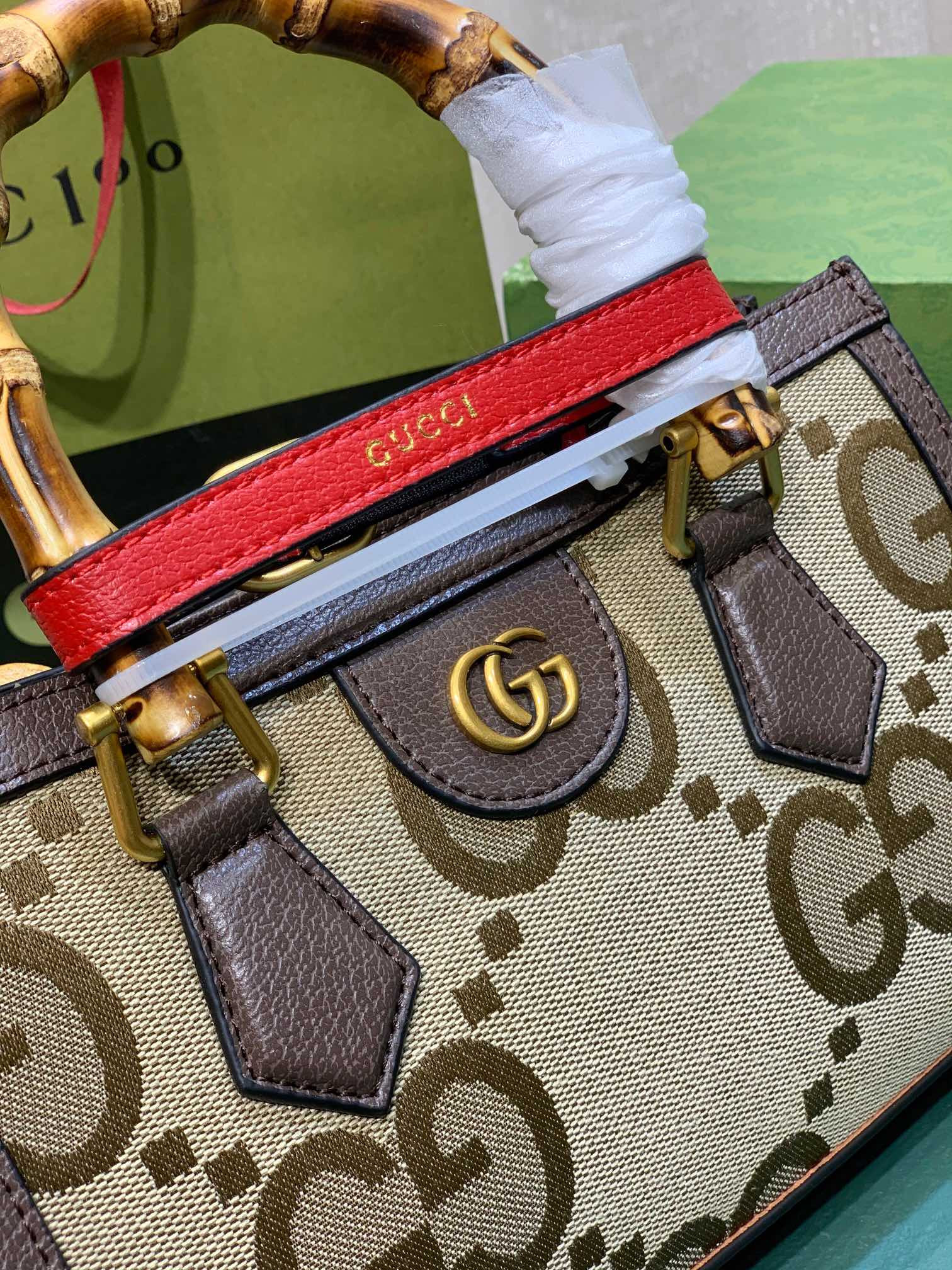 Gvc*1 DIANA SMALL SHOULDER BAG 25W x 16H x 9D CM