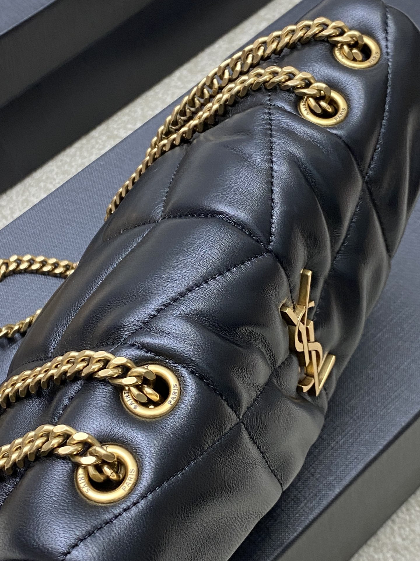 Y51 PUFFER IN LEATHER BLACK 23 X 15.5 X 5.8 CM