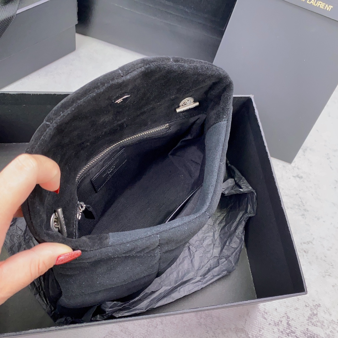 Y51 PUFFER IN SUEDE BLACK 23 X 15.5 X 5.8 CM