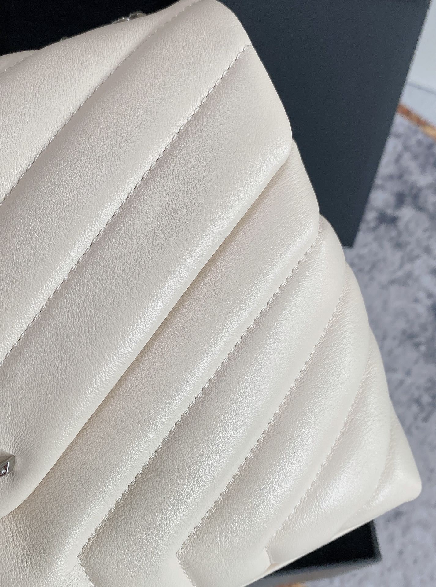 Y51 LOULOU SMALL IN QUILTED LEATHER WHITE 9 X 6.1 X 3.3 INCHES