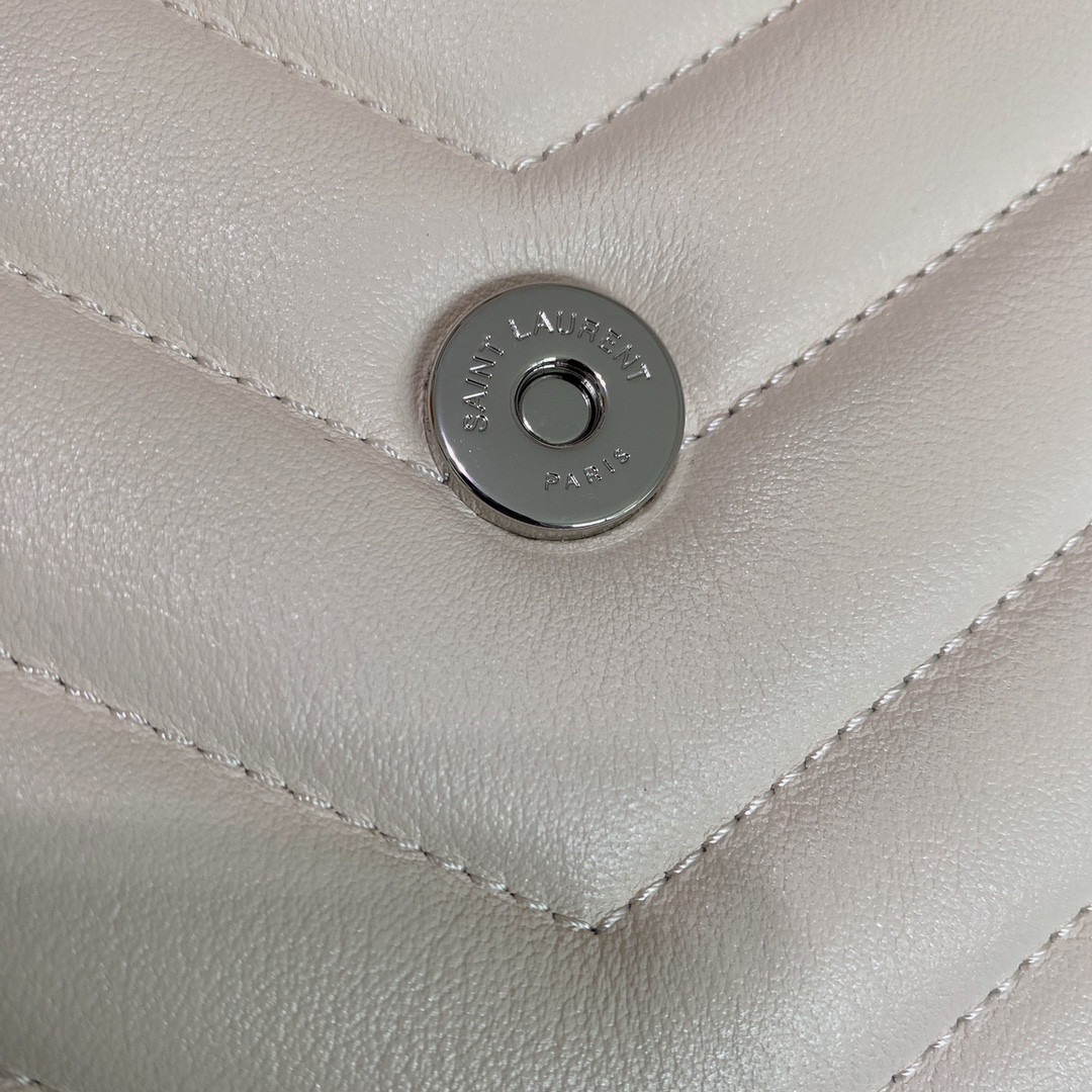 Y51 LOULOU MEDIUM IN QUILTED LEATHER BLANC VINTAGE SILVER 12.5 X 8.6 X 3.5 INCHES