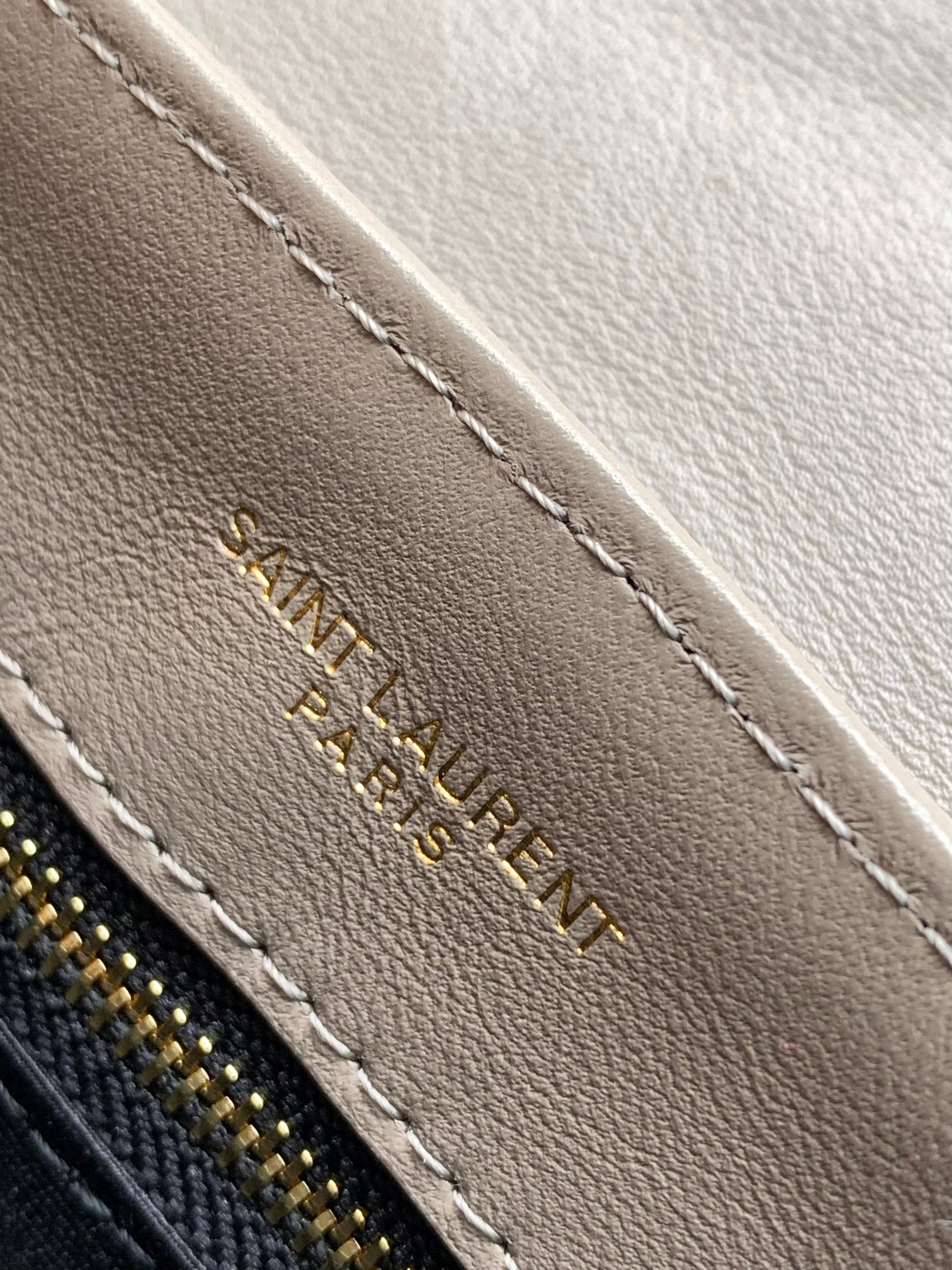 Y51 TOY LOULOU IN QUILTED LEATHER GREYISH BROWN 7.9 X 5.5 X 3 INCHES