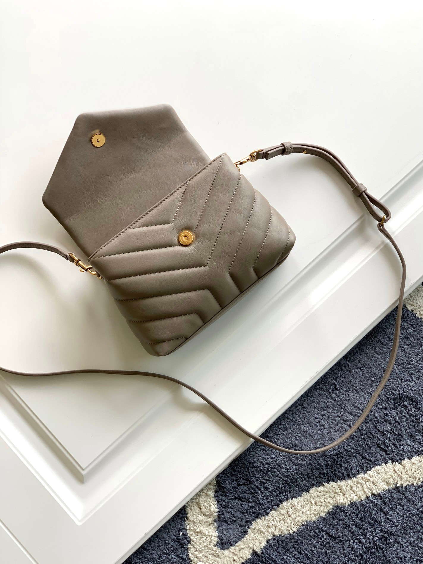 Y51 TOY LOULOU IN QUILTED LEATHER GREYISH BROWN 7.9 X 5.5 X 3 INCHES