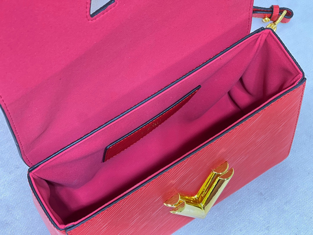 L0vis Vvtt0n Twist MM Red 9.1 x 6.7 x 3.7 inches