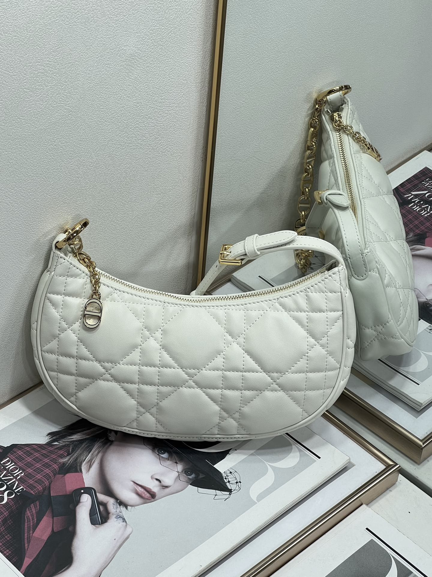 D10r CD Lounge bag white 26 x 15x 5.5 cm