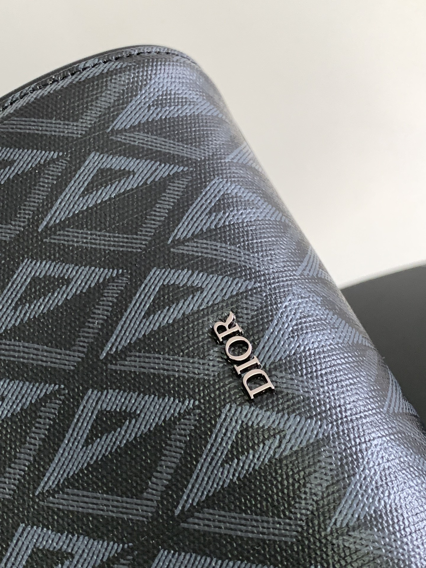 D10r Lingot Toiletry Bag Mirage Technical Fabric 8.5 x 5 x 4 inches