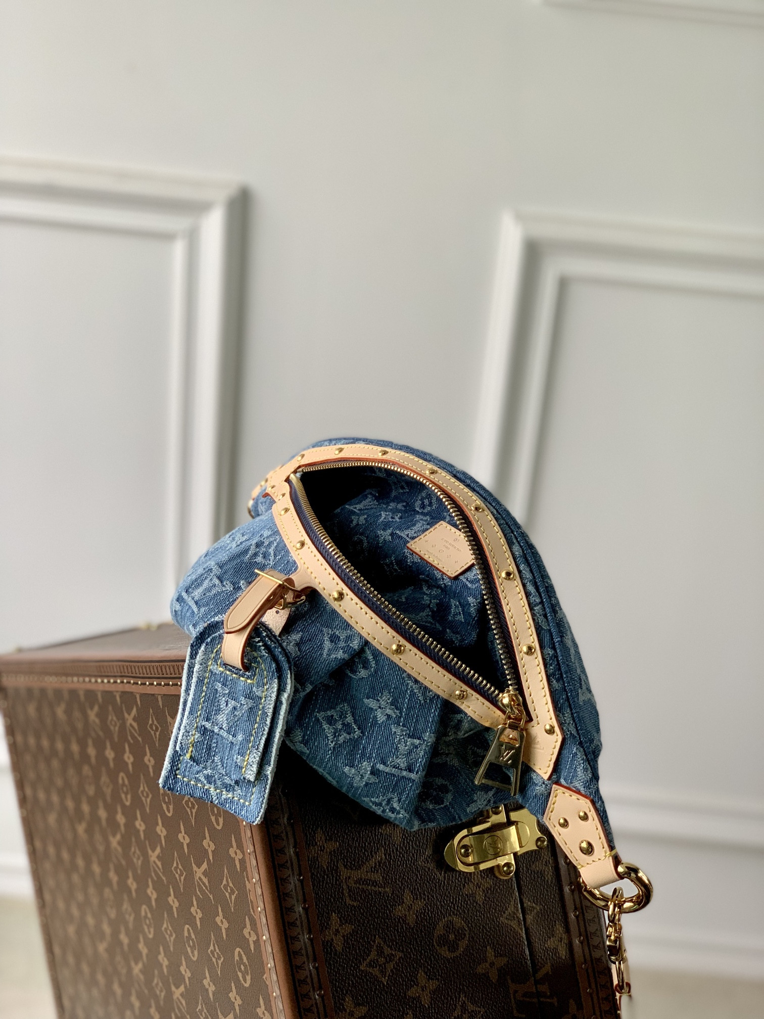 L0vis Vvtt0n M46837 High Rise 15 x 6.3 x 3.1 inches