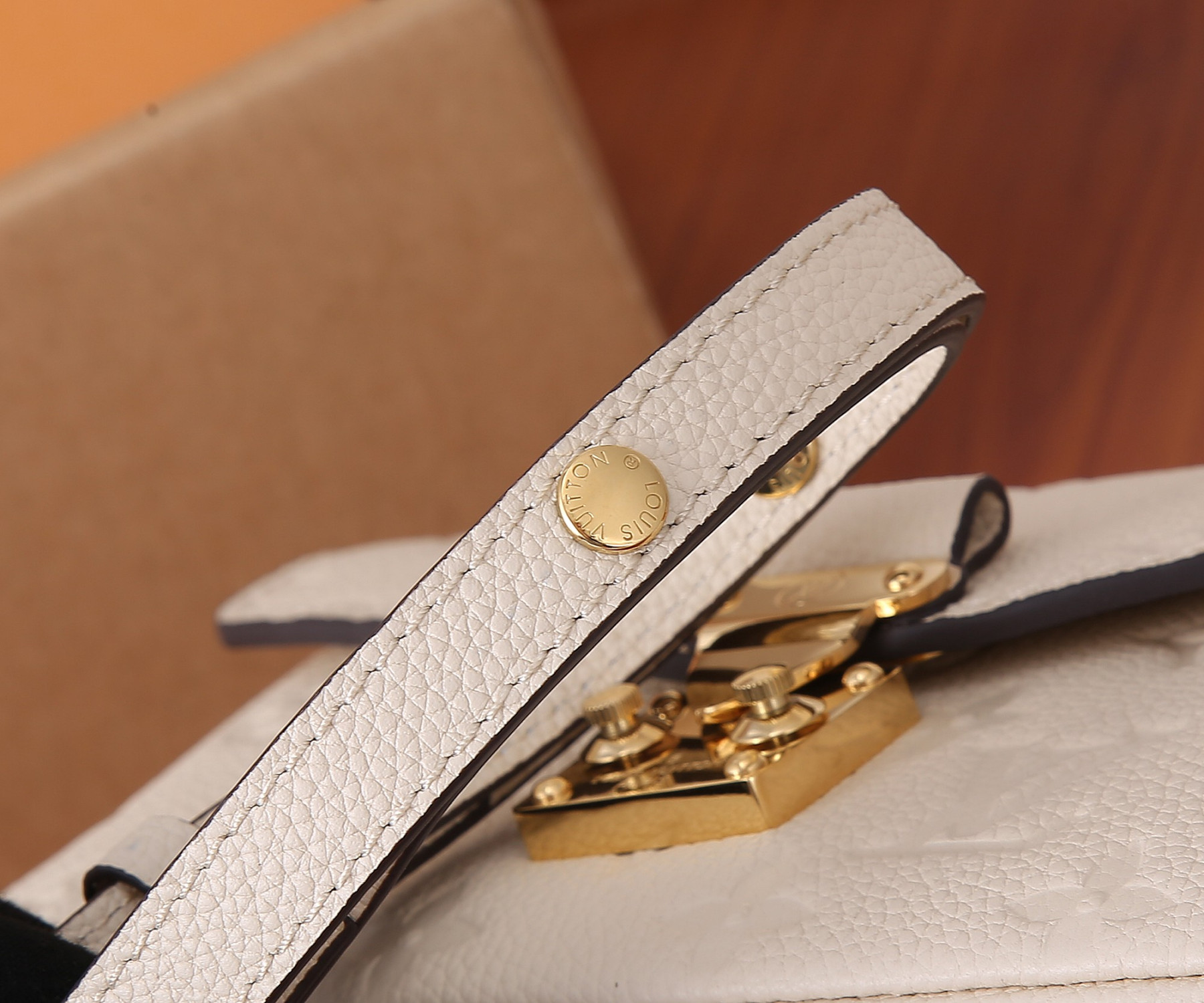 LV Pochette Métis East West M22942 21.5 x 13.5 x 6 cm