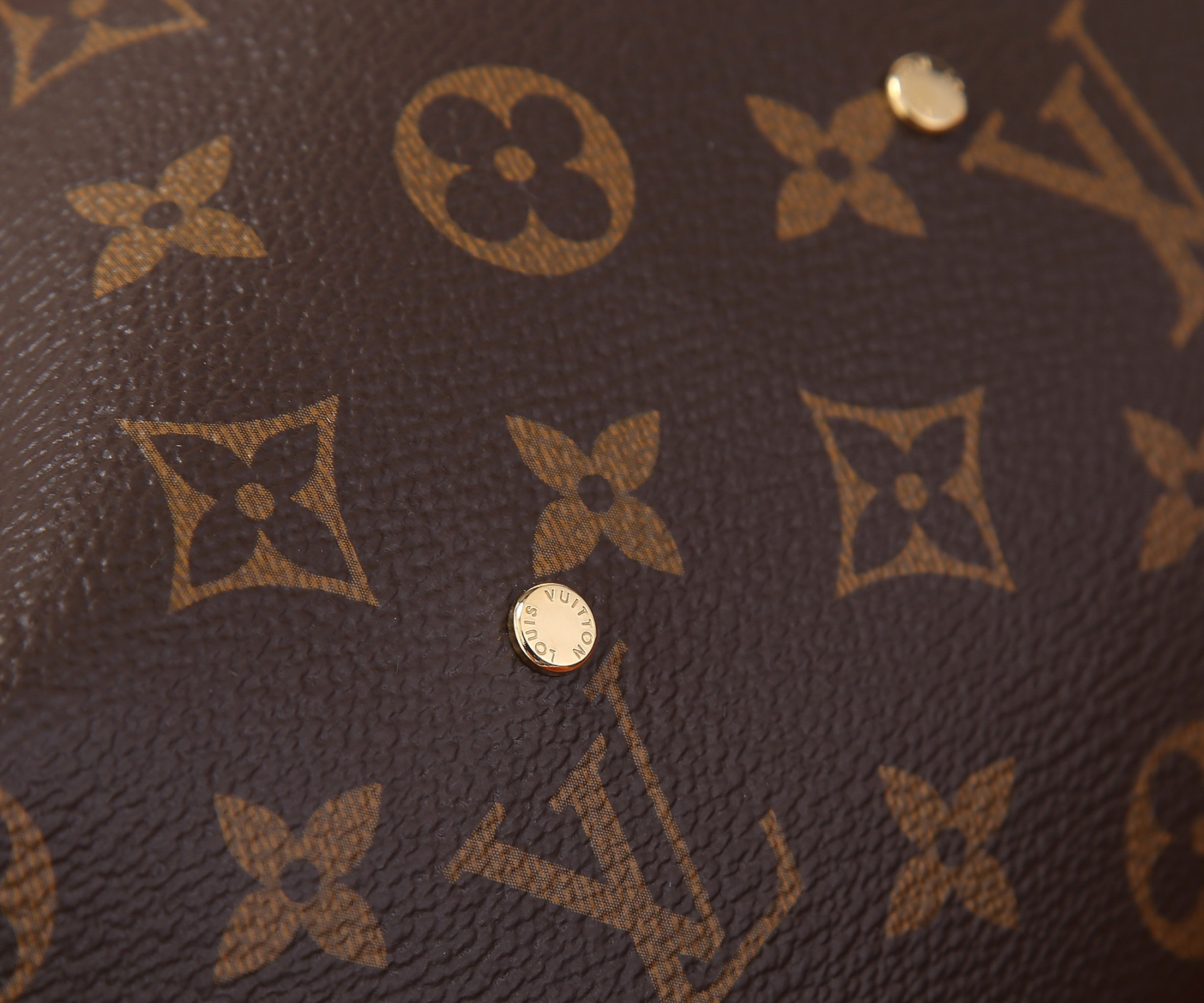 LV Atlantis GM M46817 13.4 x 13.4 x 5.3 inches