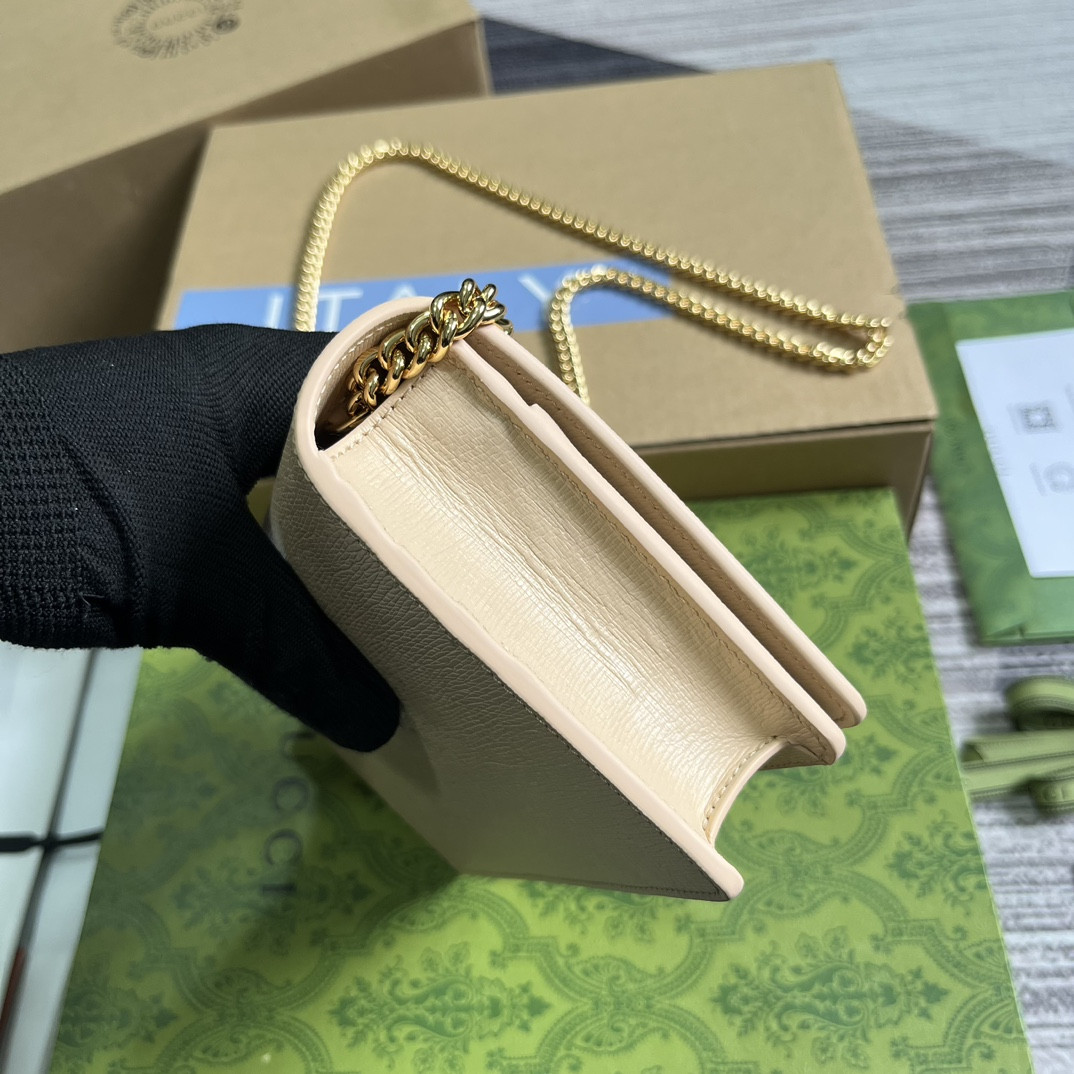 CHAIN WALLET WITH Gvc*1 SCRIPT LIGHT beige 7.8"W x 5"H x 1.6"D