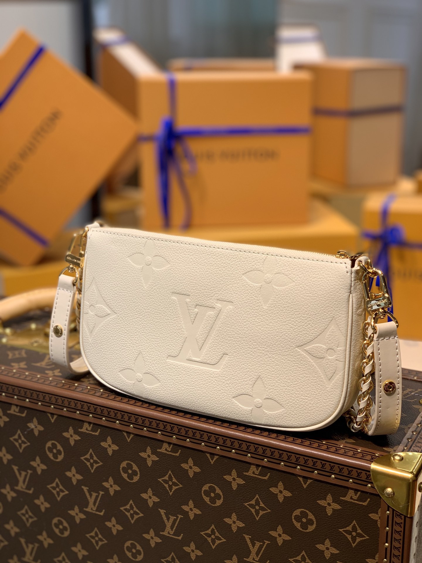 L0vis Vvtt0n M46568 Multi Pochette Accessoires 9.4 x 5.3 x 1.6 inches