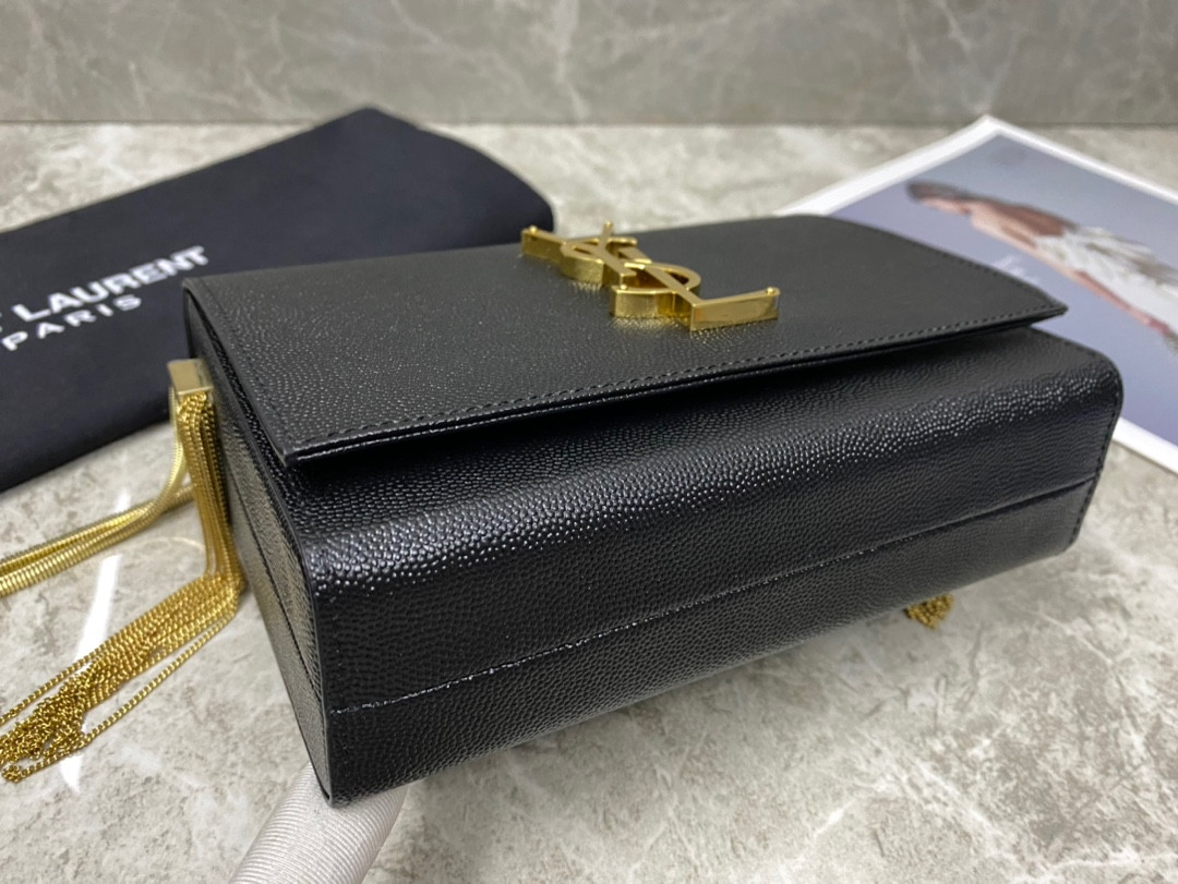 Y51 KATE MEDIUM  IN GRAIN DE POUDRE EMBOSSED LEATHER 9.4 X 5.7 X 2.1 INCHES