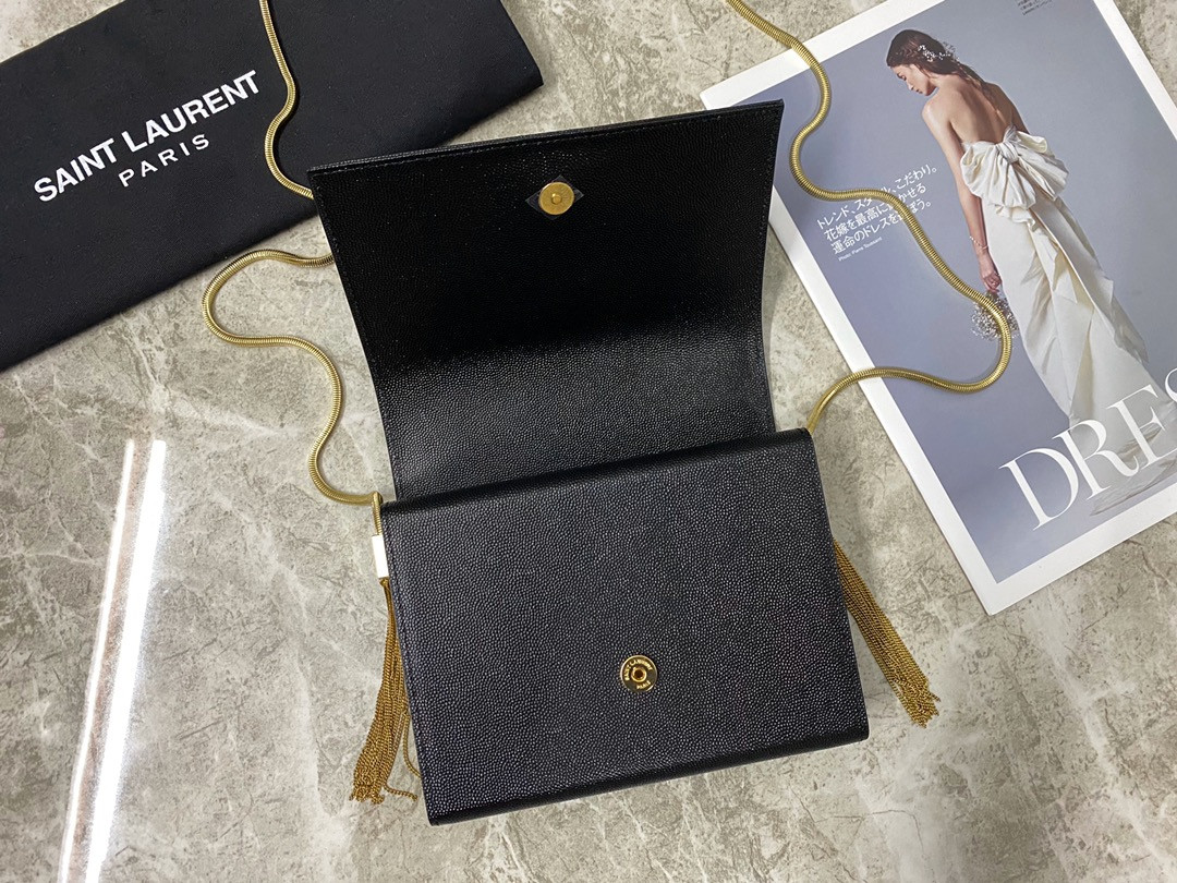 Y51 KATE MEDIUM  IN GRAIN DE POUDRE EMBOSSED LEATHER 9.4 X 5.7 X 2.1 INCHES