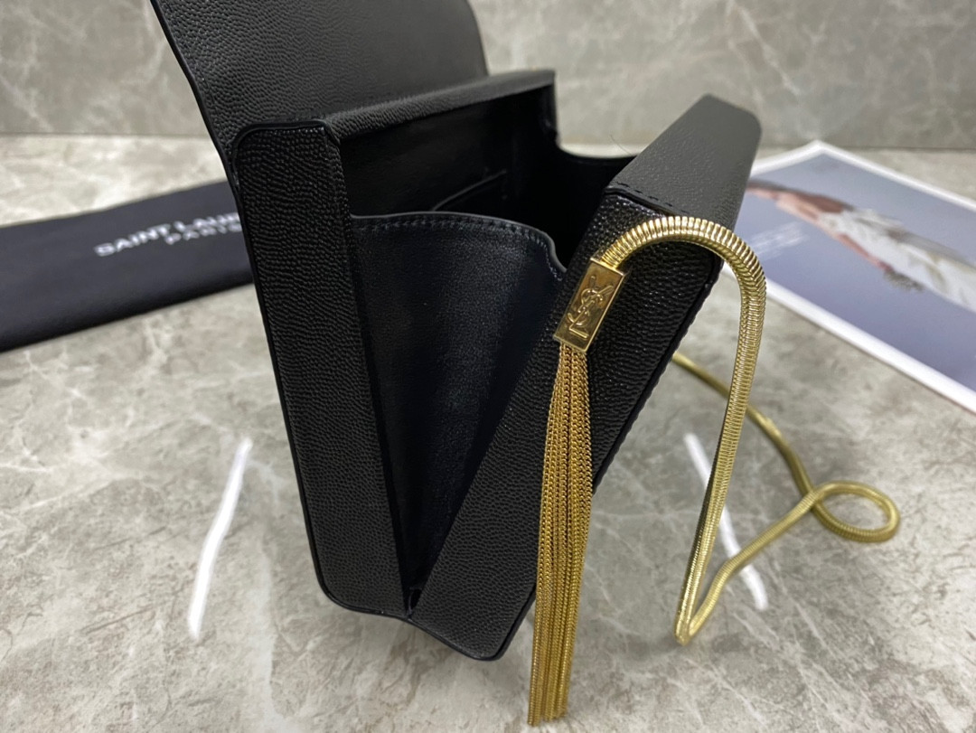 Y51 KATE MEDIUM  IN GRAIN DE POUDRE EMBOSSED LEATHER 9.4 X 5.7 X 2.1 INCHES