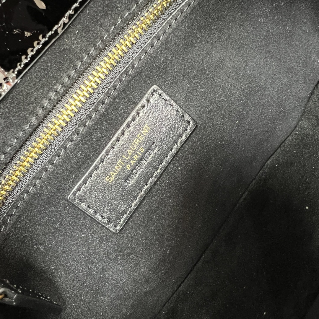 Y51 LE 5 À 7 IN SHINY LEATHER BLACK 9 X 6.3 X 2.5 INCHES