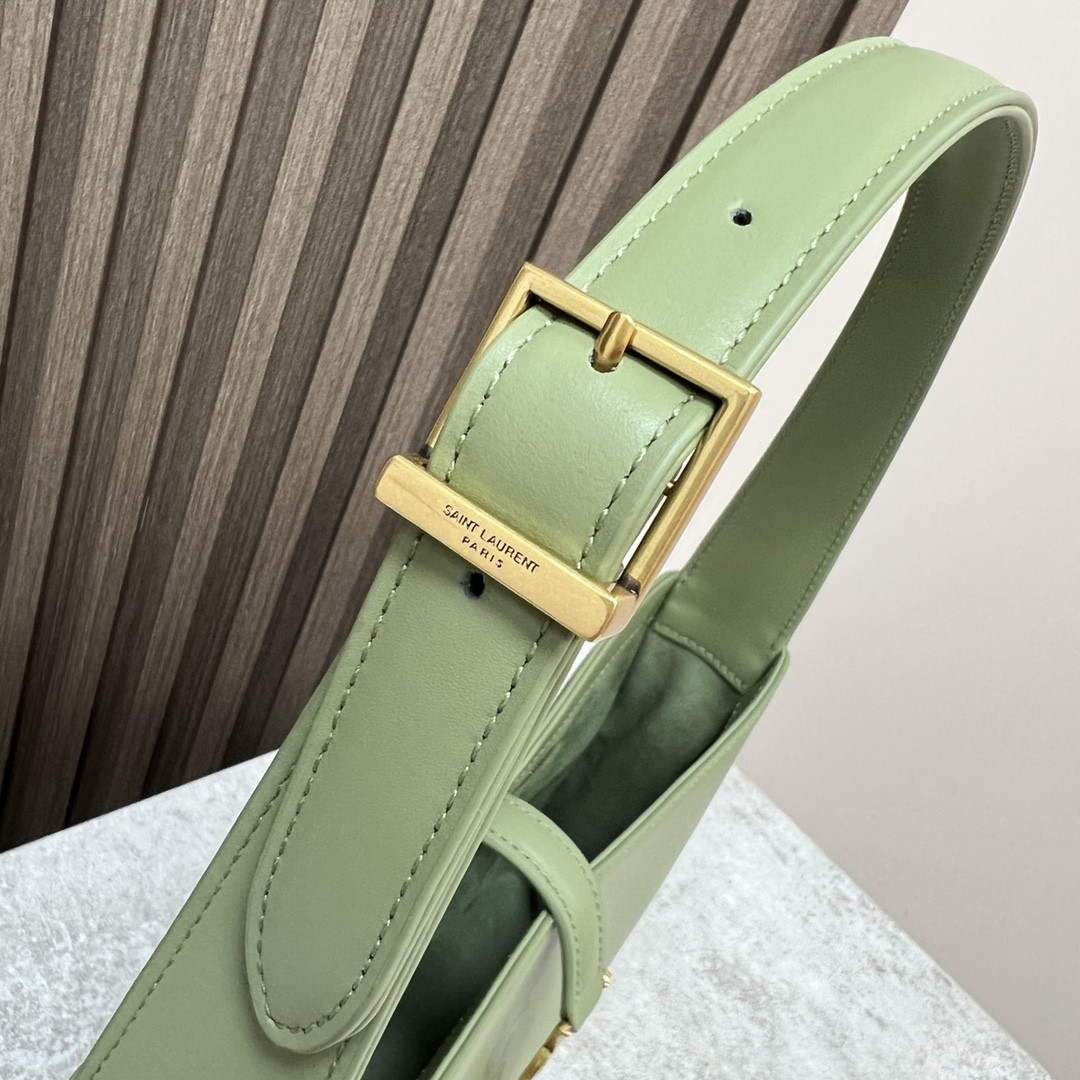 Y51 LE 5 À 7 IN SMOOTH LEATHER GREEN 9 X 6.3 X 2.5 INCHES