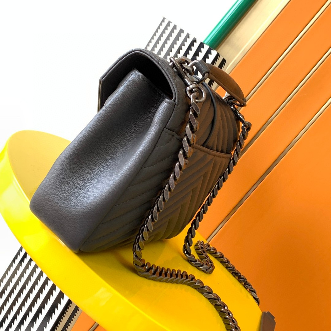 Y51 COLLEGE MEDIUM IN QUILTED LEATHER 9.4 X 6.6 X 2.5 INCHES