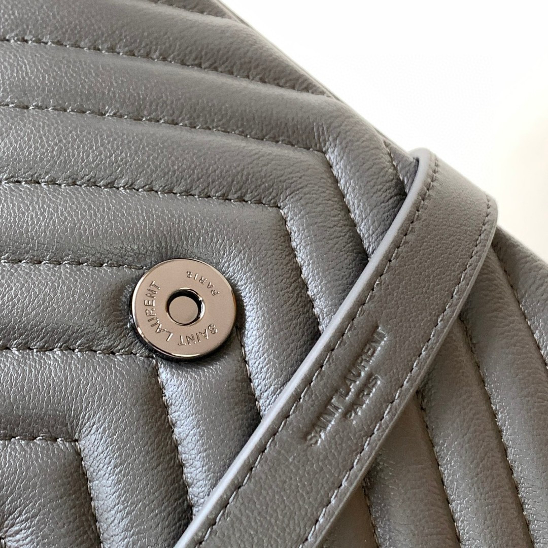 Y51 COLLEGE MEDIUM IN QUILTED LEATHER 9.4 X 6.6 X 2.5 INCHES