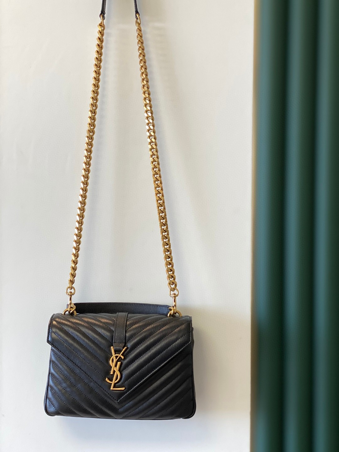 Y51 COLLEGE MEDIUM IN QUILTED LEATHER BLACK 9.4 X 6.6 X 2.5 INCHES