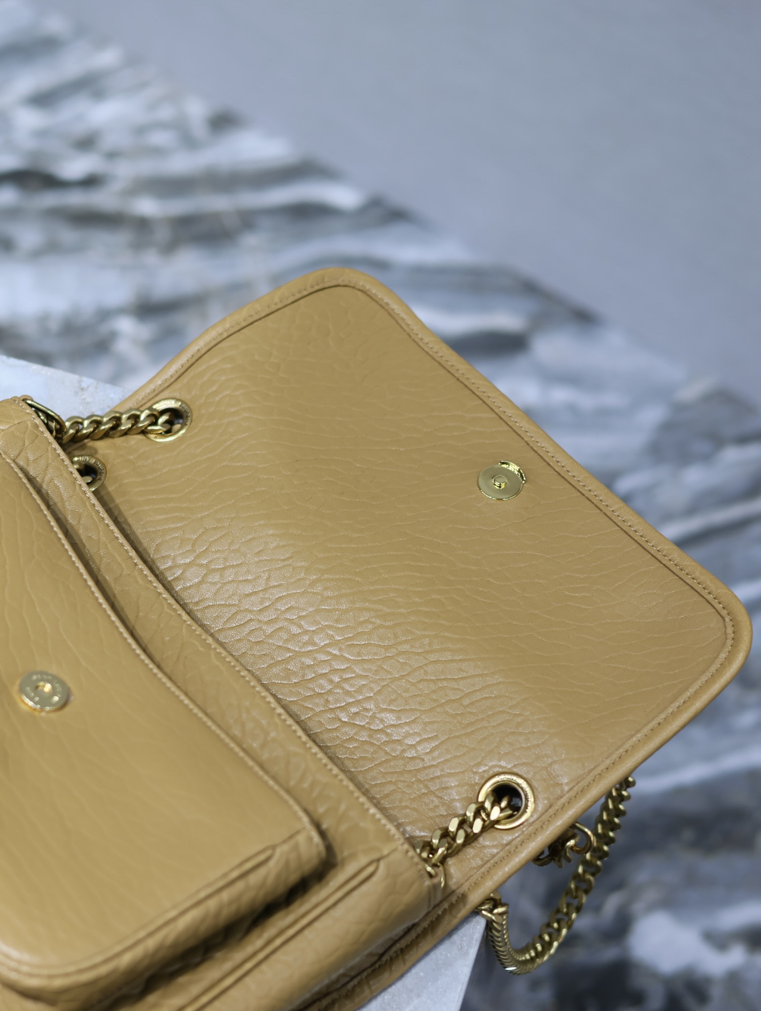 Y51 NIKI MEDIUM IN VINTAGE LEATHER DARK CORK 11 X 7.8 X 3.3 INCHES