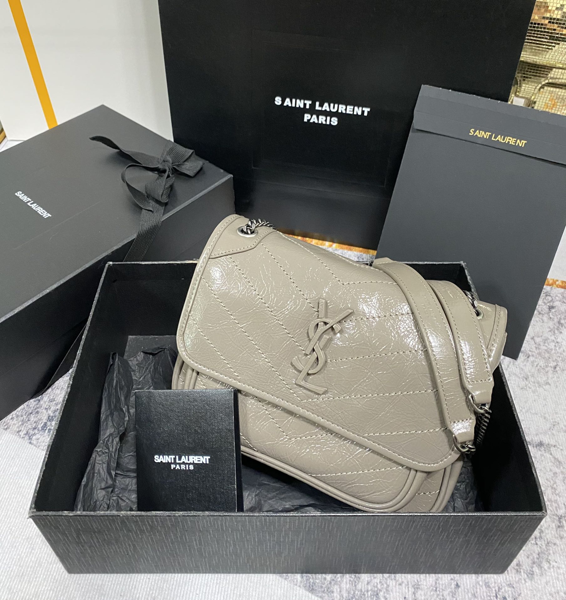 Y51 NIKI BABY IN VINTAGE LEATHER LIGHT GRAY 8.2 X 6 X 2.9 INCHES