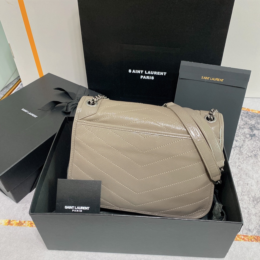 Y51 NIKI MEDIUM IN VINTAGE LEATHER LIGHT GRAY 11 X 7.8 X 3.3 INCHES