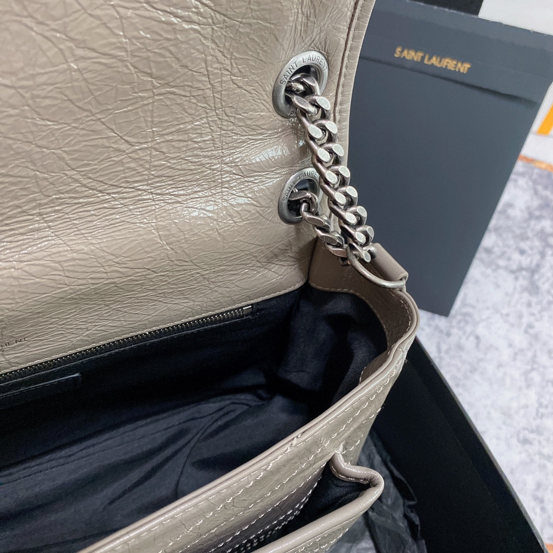 Y51 NIKI MEDIUM IN VINTAGE LEATHER LIGHT GRAY 11 X 7.8 X 3.3 INCHES