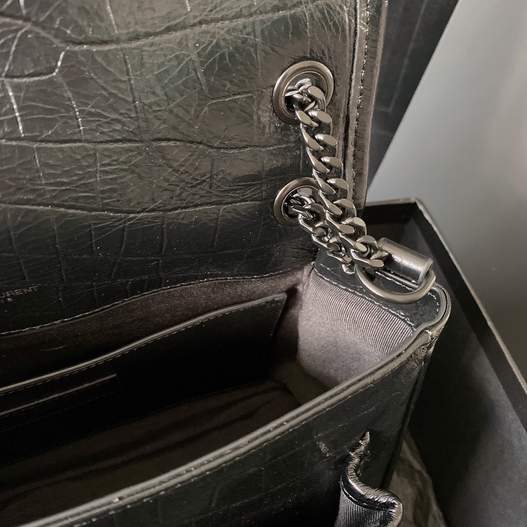 Y51 NIKI BABY IN VINTAGE LEATHER BLACK SILVER 8.2 X 6 X 2.9 INCHES