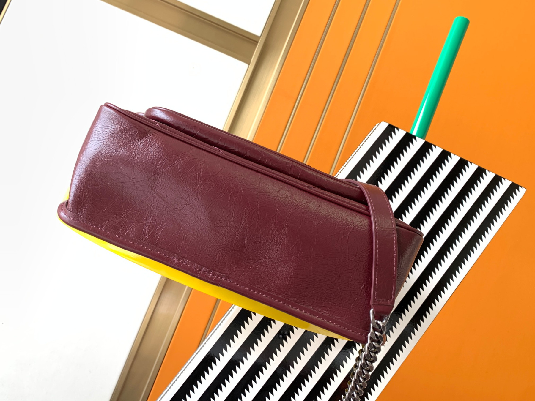 Y51 NIKI MEDIUM IN VINTAGE LEATHER RED 11 X 7.8 X 3.3 INCHES