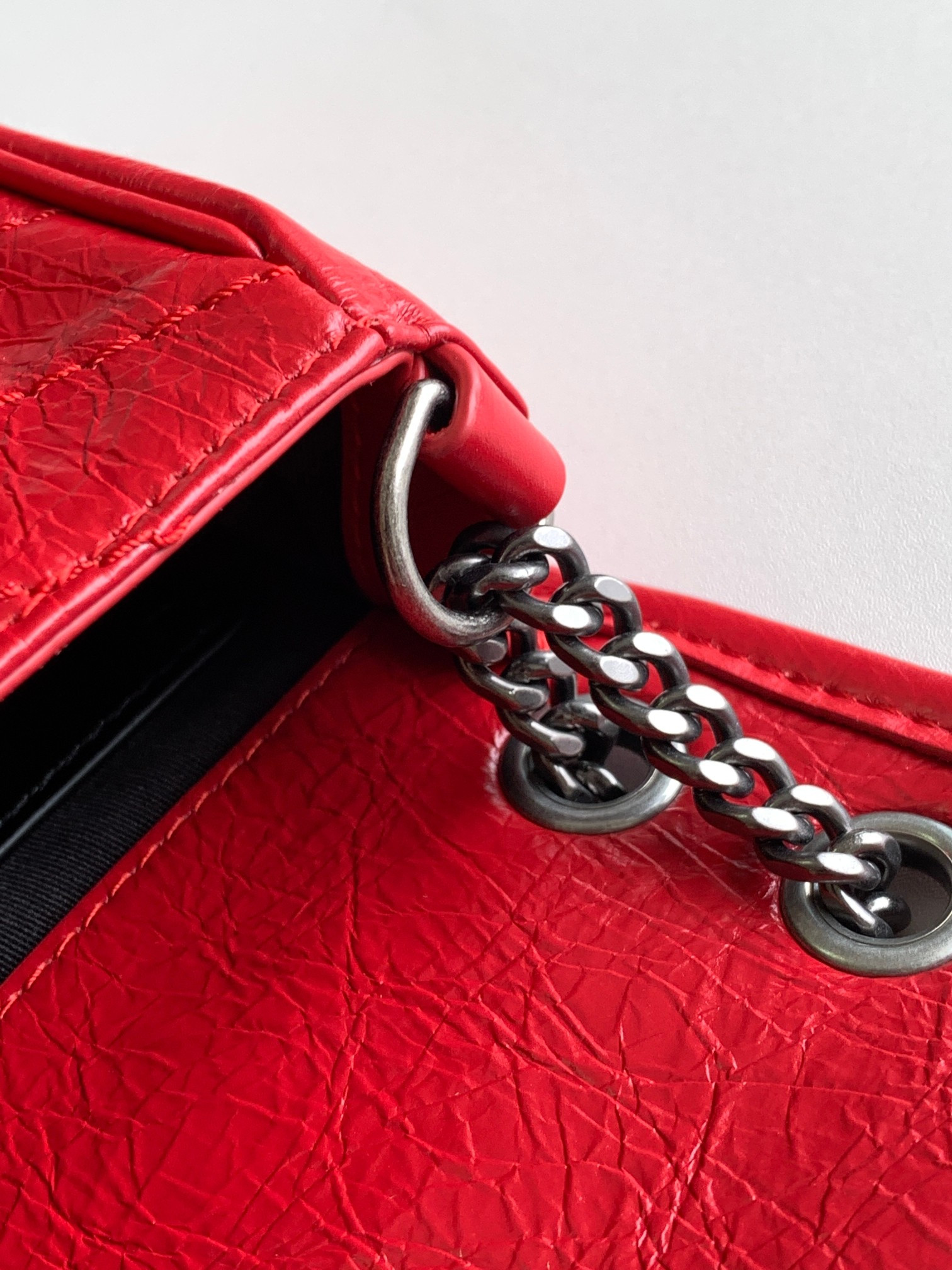 Y51 NIKI BABY IN VINTAGE LEATHER RED 8.2 X 6 X 2.9 INCHES