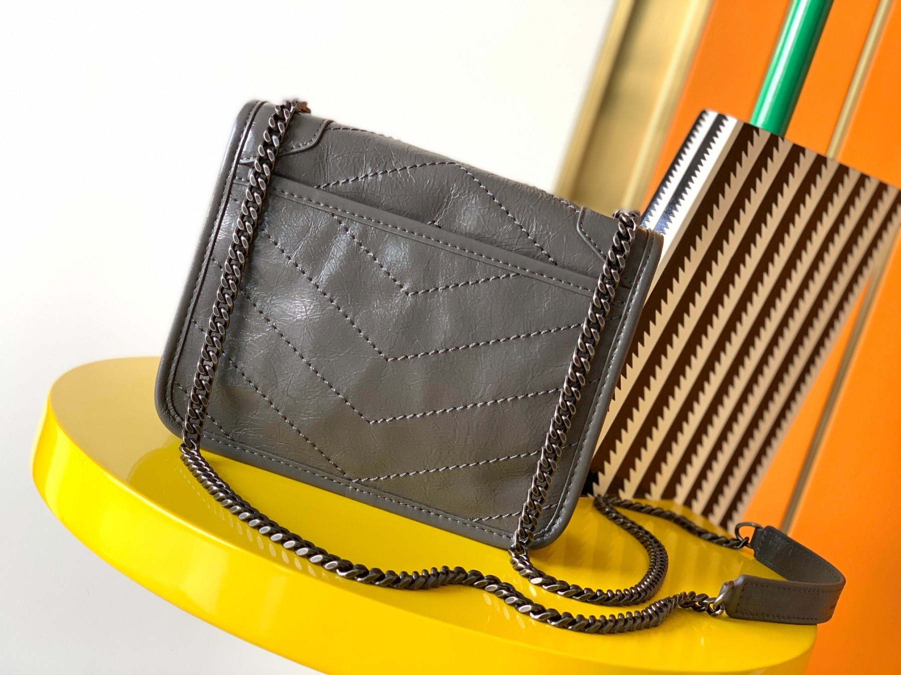 Y51 NIKI CHAIN WALLET IN SHINY LEATHER GRAY 19 x 15 x 6 CM