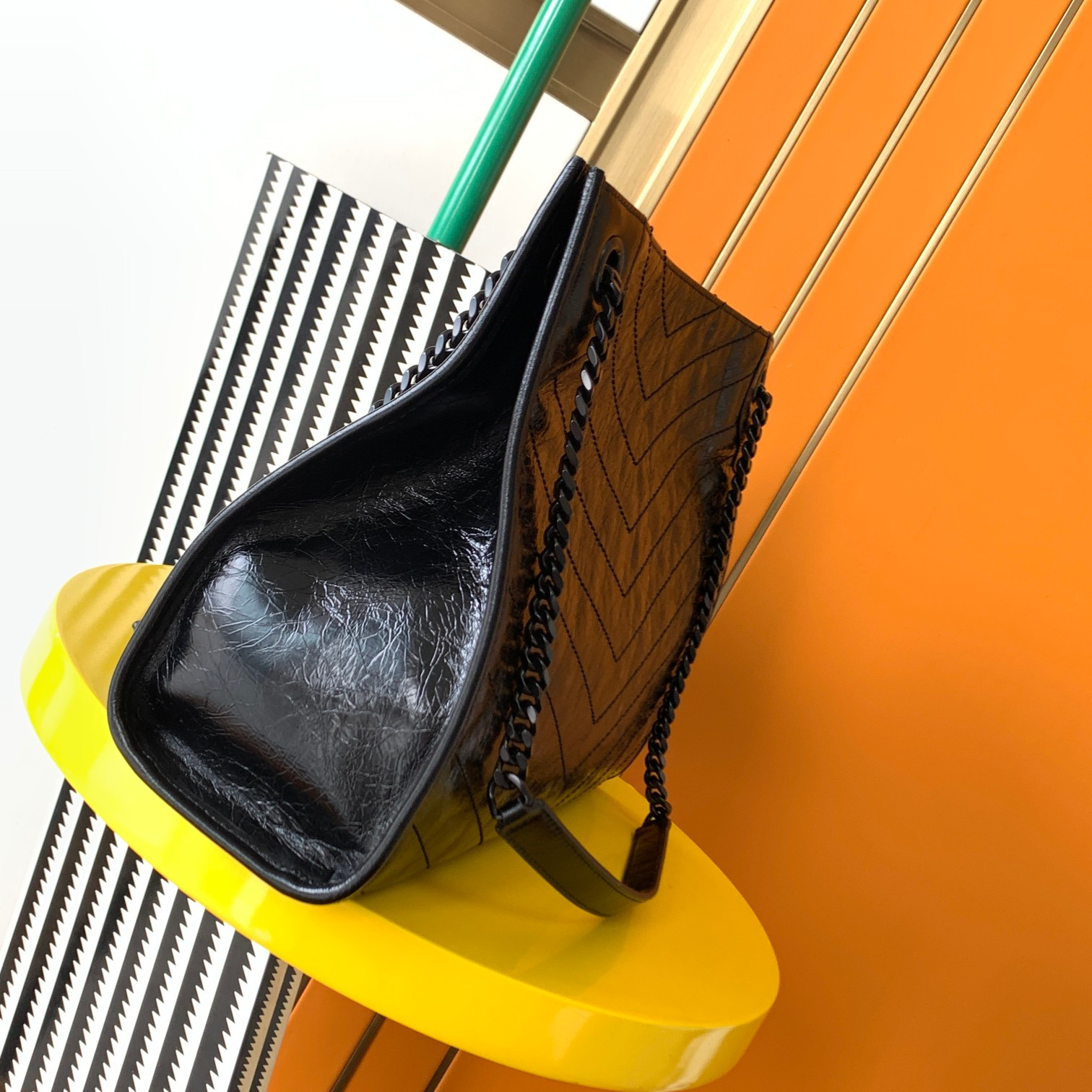 Y51 NIKI SHOPPING IN VINTAGE LEATHER 12.9 X 10.6 X 4.5 INCHES