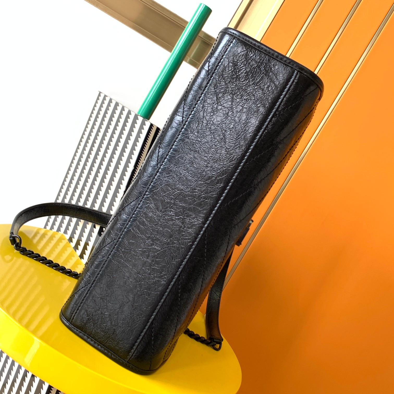 Y51 NIKI SHOPPING IN VINTAGE LEATHER 12.9 X 10.6 X 4.5 INCHES