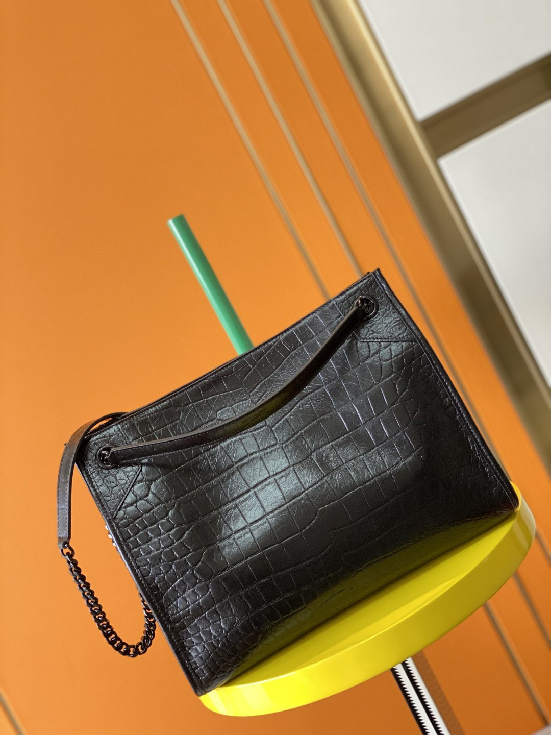 Y51 NIKI SHOPPING IN CROCODILE-EMBOSSED LEATHER 12.9 X 10.6 X 4.5 INCHES