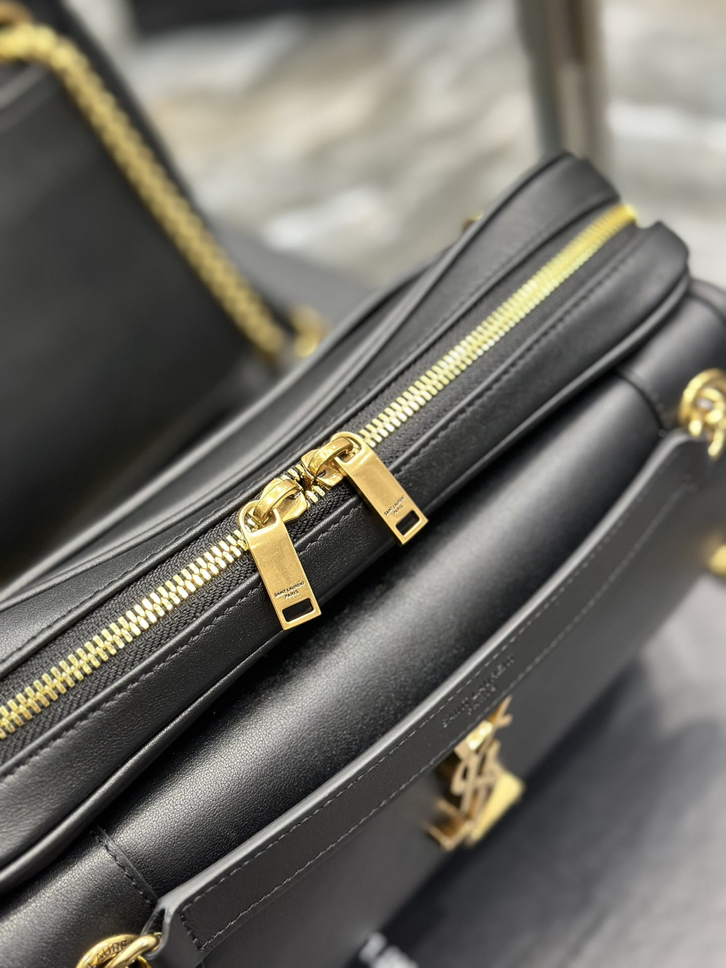 Y51 NIKI MEDIUM IN VINTAGE LEATHER BLACK GOLD 11 X 7.8 X 3.3 INCHES