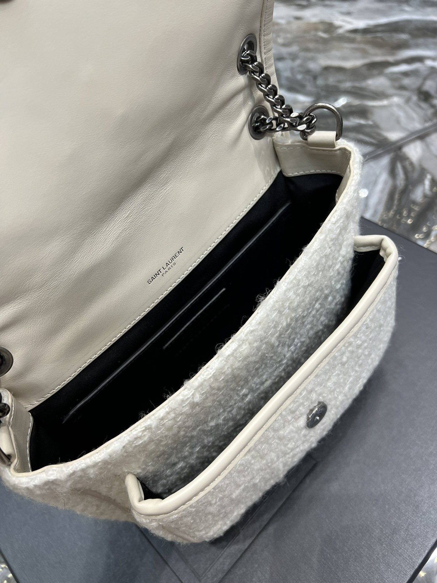 Y51 NIKI MEDIUM IN WHITE 11 X 7.8 X 3.3 INCHES