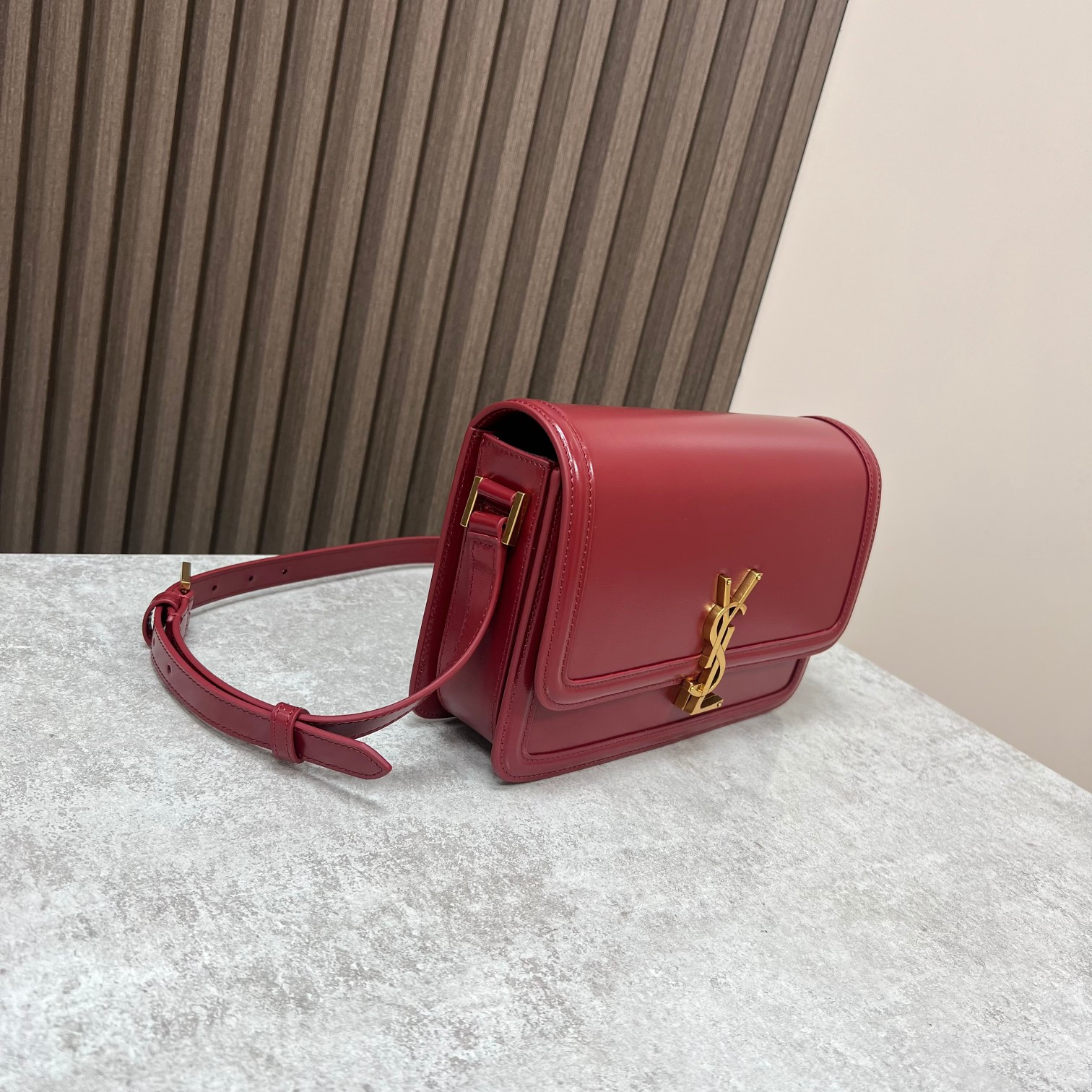 Y51 SOLFERINO MEDIUM SATCHEL IN BOX Sa1nt Lau*nt RED 9.1 X 6.3 X 2.4 INCHES