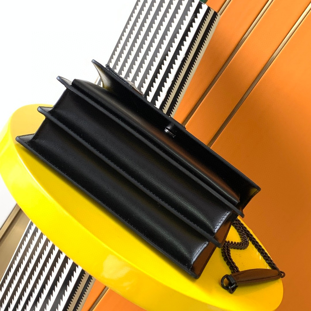 Y51 SUNSET MEDIUM IN SMOOTH LEATHER NOIR 8 X 6.2 X 2.5 INCHES