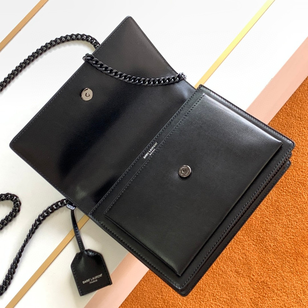 Y51 SUNSET MEDIUM IN SMOOTH LEATHER NOIR 8 X 6.2 X 2.5 INCHES