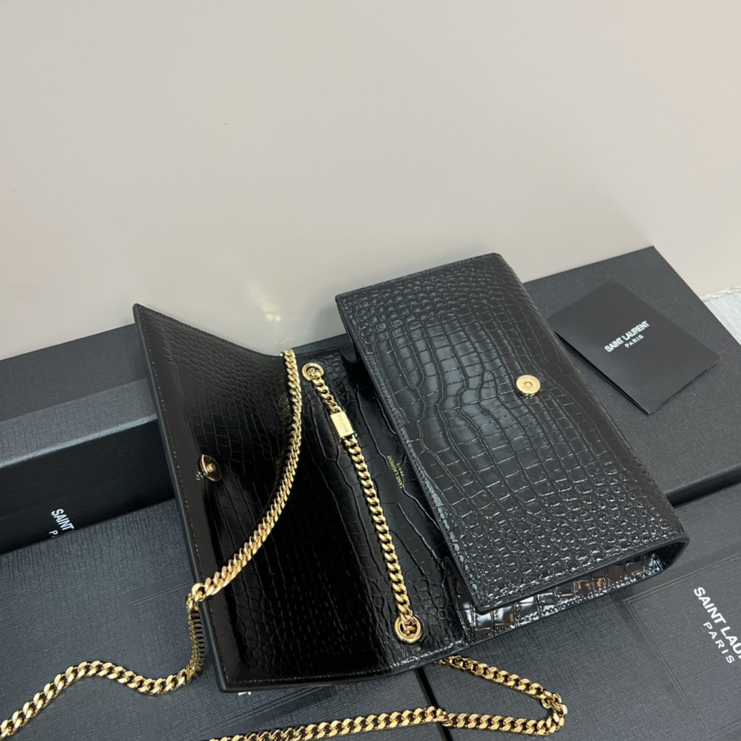 Y51 KATE MEDIUM IN CROCODILE-EMBOSSED LEATHER BLACK 9.4 X 5.7 X 2.1 INCHES