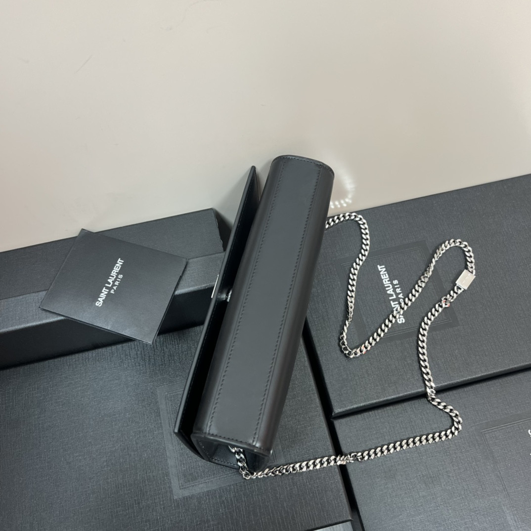 Y51 KATE MEDIUM IN SMOOTH LEATHER BLACK SILVER 9.4 X 5.7 X 2.1 INCHES