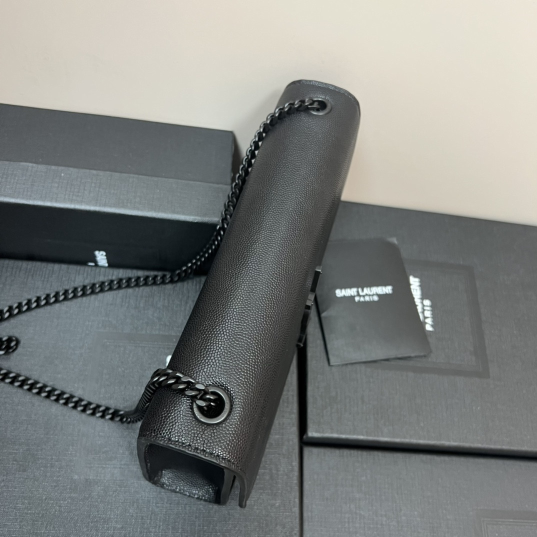 Y51 KATE MEDIUM IN GRAIN DE POUDRE EMBOSSED LEATHER ALL BLACK 9.4 X 5.7 X 2.1 INCHES