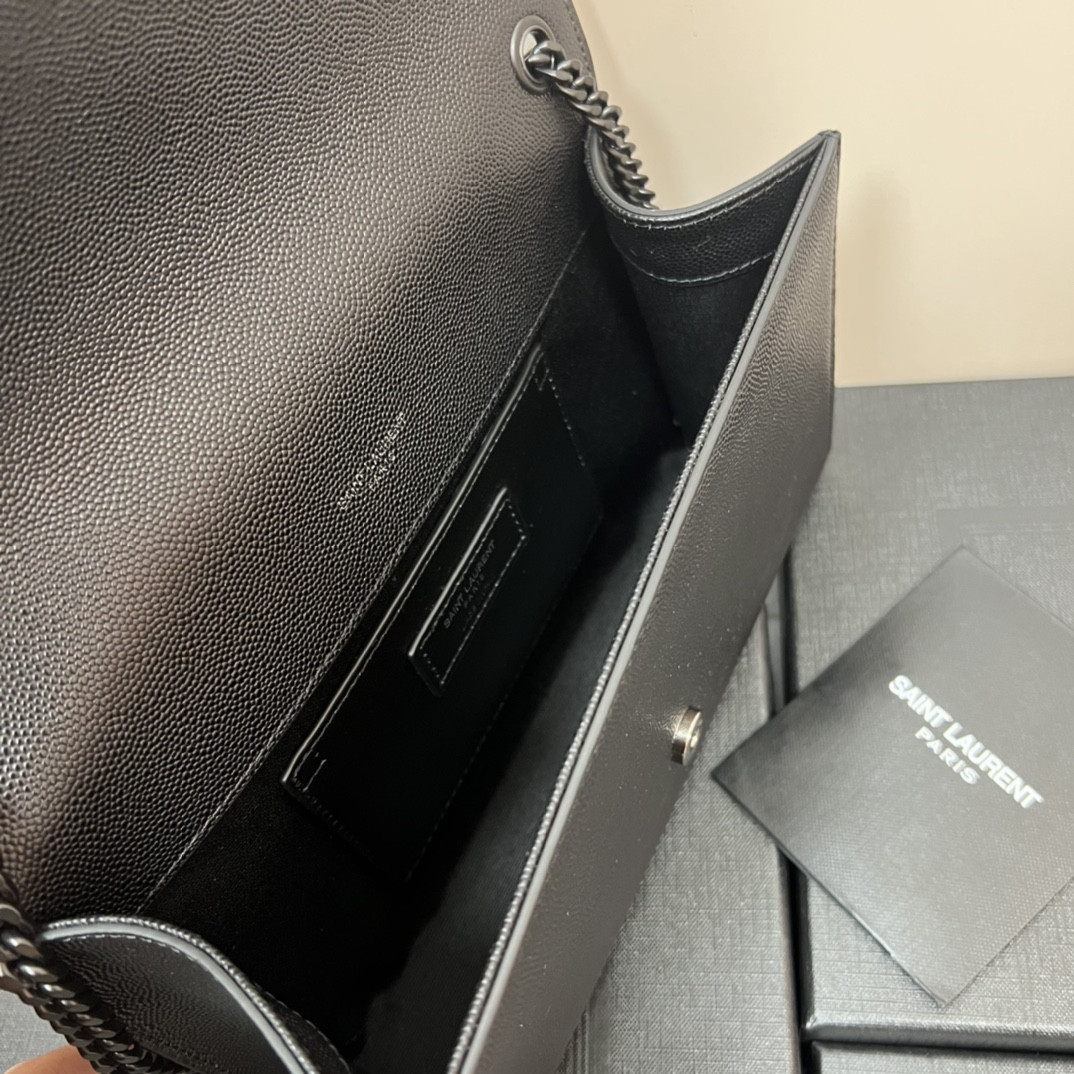 Y51 KATE MEDIUM IN GRAIN DE POUDRE EMBOSSED LEATHER ALL BLACK 9.4 X 5.7 X 2.1 INCHES