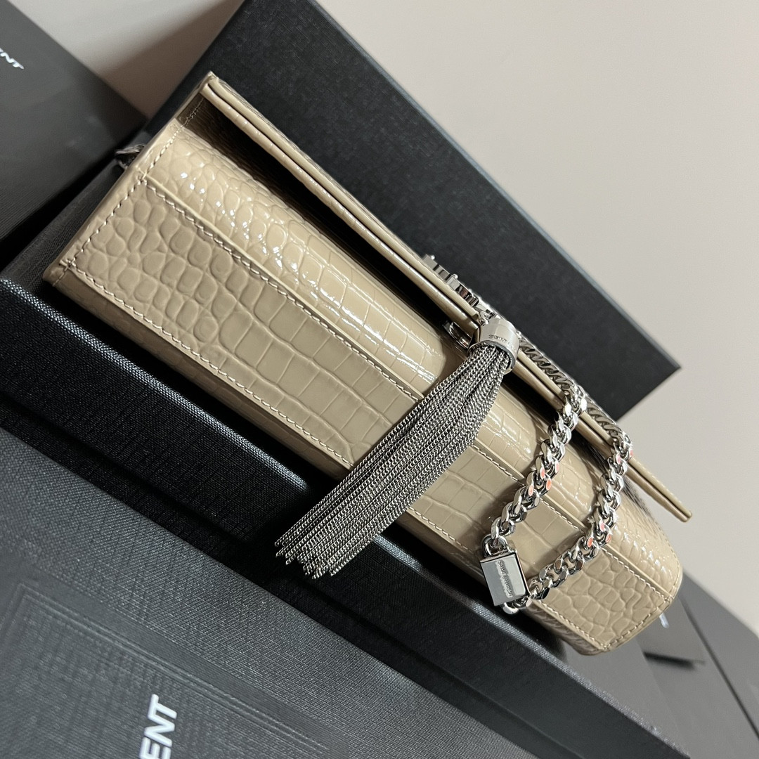 Y51 KATE MEDIUM TASSEL IN CROCODILE-EMBOSSED LEATHER BEIGE 9.4 X 5.7 X 2.1 INCHES