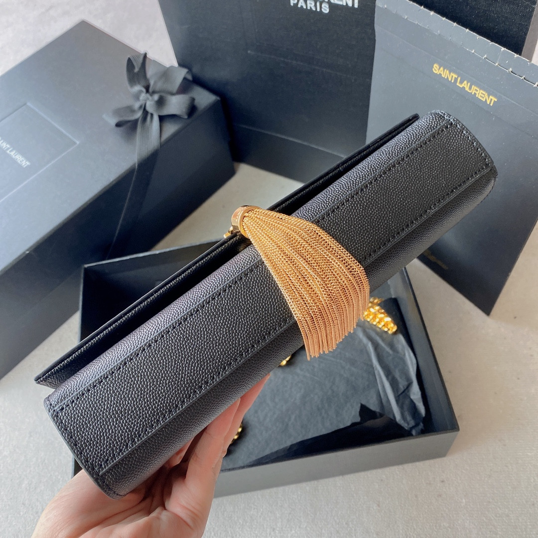 Y51 KATE MEDIUM IN GRAIN DE POUDRE EMBOSSED LEATHER BLACK 9.4 X 5.7 X 2.1 INCHES